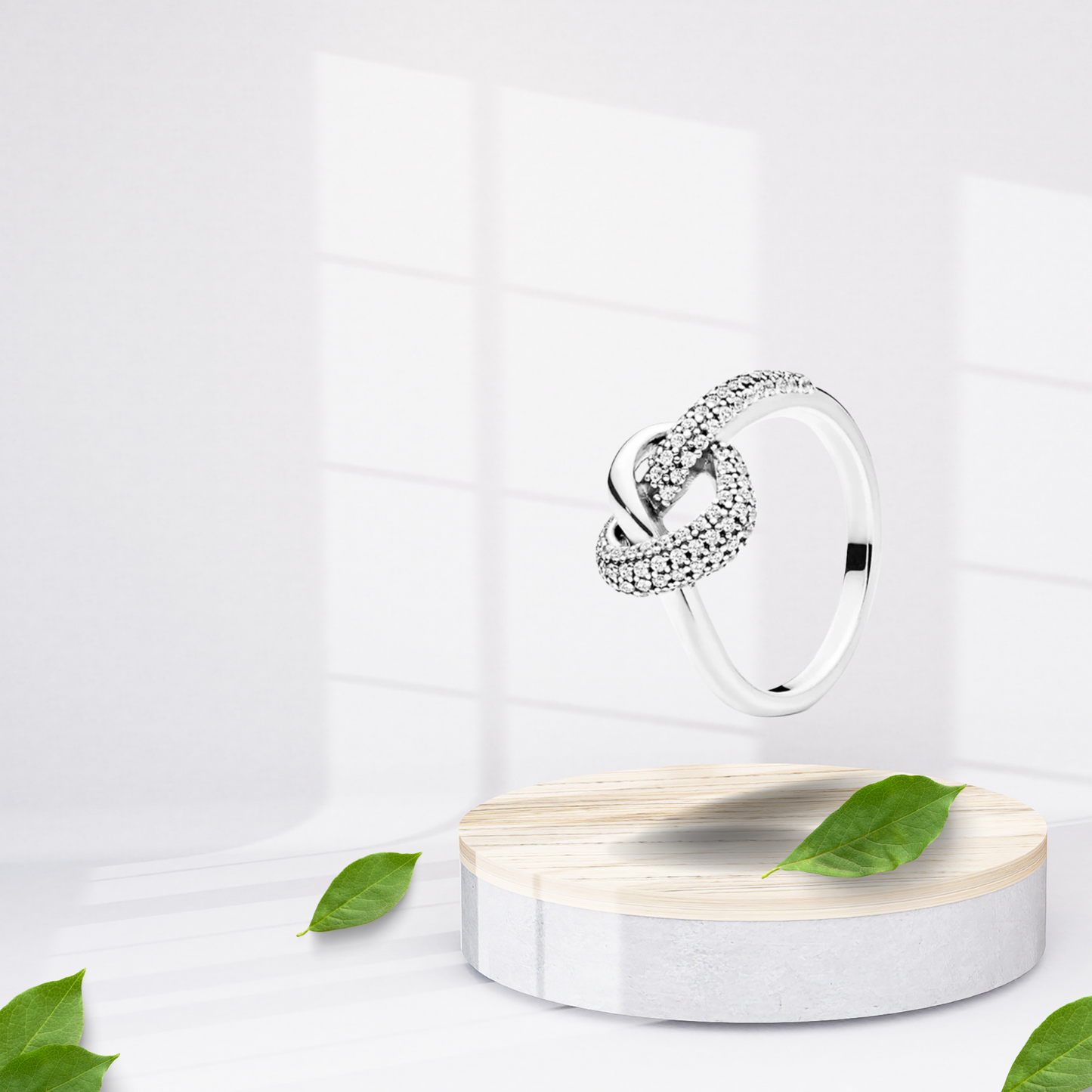 925 Sterling Silver Women's Ring with a Union Knot Design and a Sparkling Stone