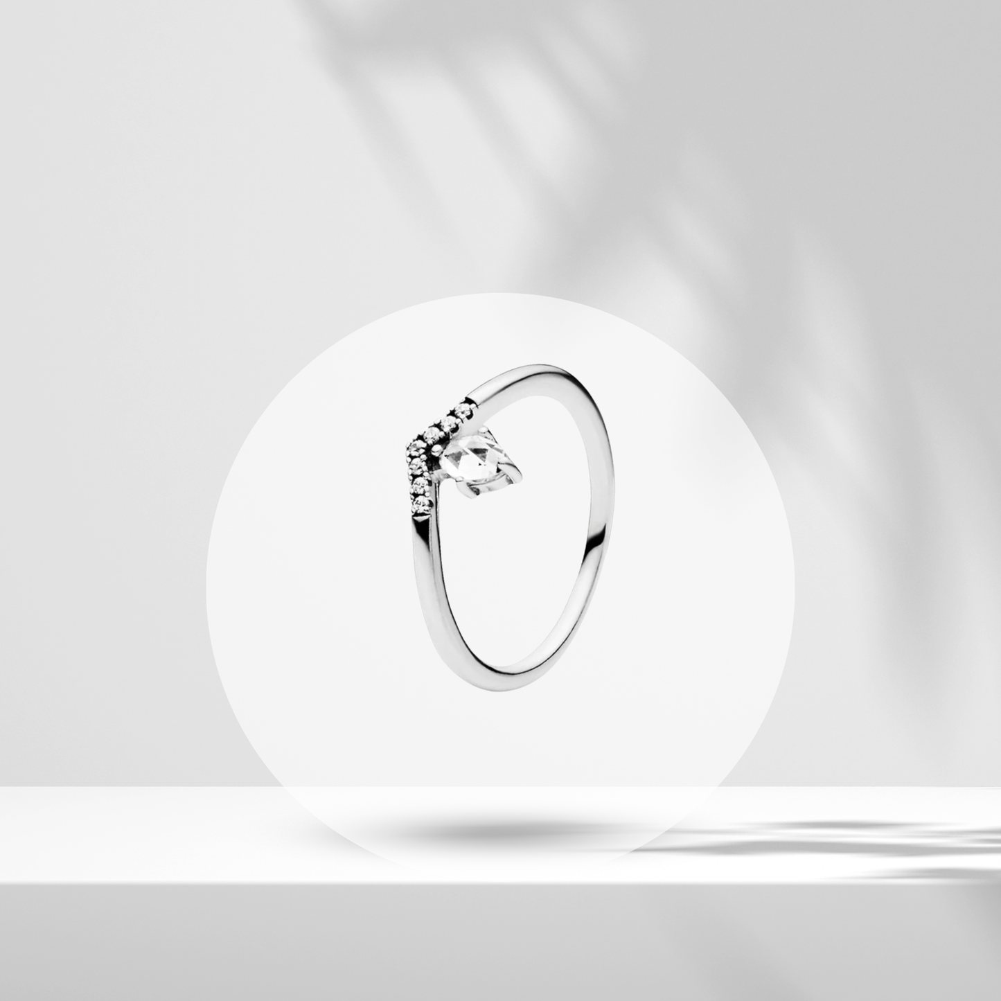 Anillo en Forma de V con Piedra Central Tipo Lágrima en Plata de Ley 925 para Mujer